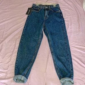 NWT PrettyLittleThing Mom Jeans - size 4